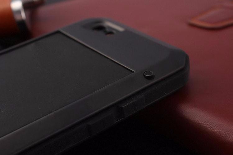 HEAVY DUTY PROTECTIVE IPHONE CASE